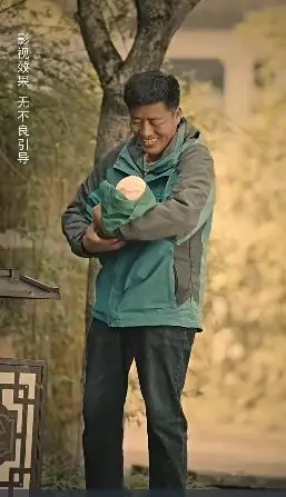 《母爱难寻寸草心》：当至亲之爱被遗忘，谁能点亮那盏回家的灯？